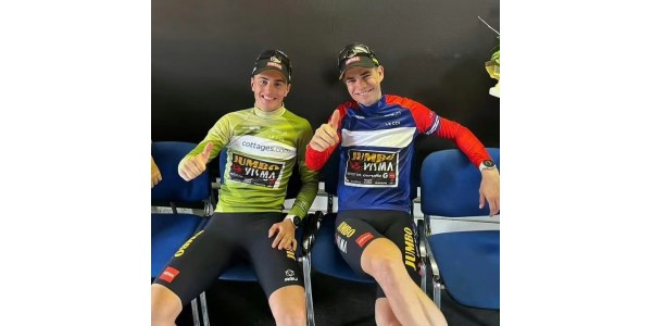 Jumbo Racing wint opnieuw het kampioenschap, een moment van glorie voor Van Aert en Cowie